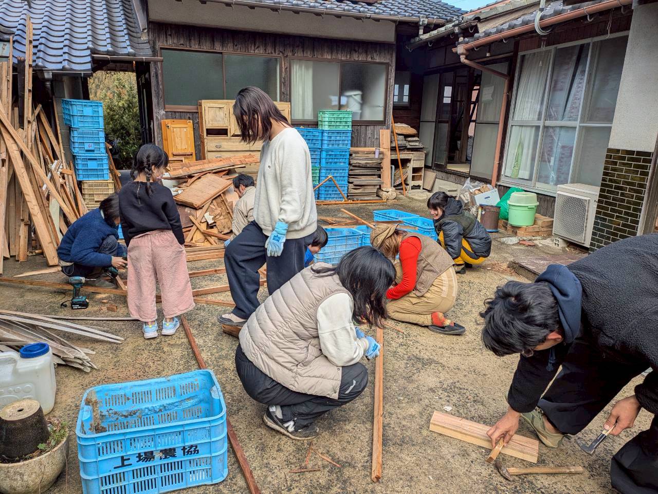 LINE_ALBUM_2026211 鶏小屋づくり_260224_1